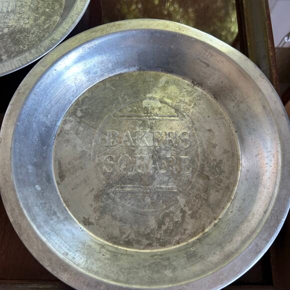 Vintage Baker’s Square Metal Pie Tins – Set of 2 – 9” Diameter - Picture 3 of 5